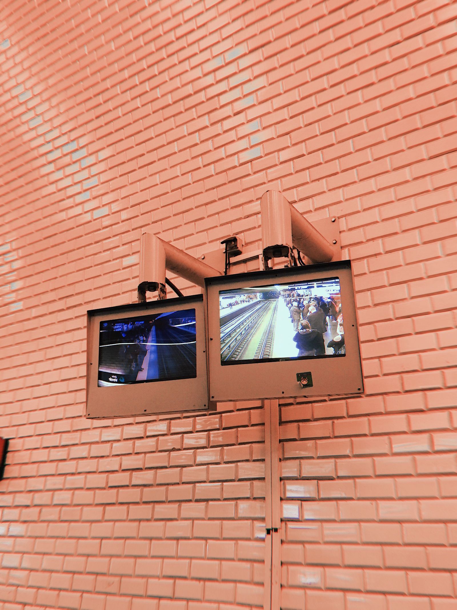 Digital signage screen in a shop